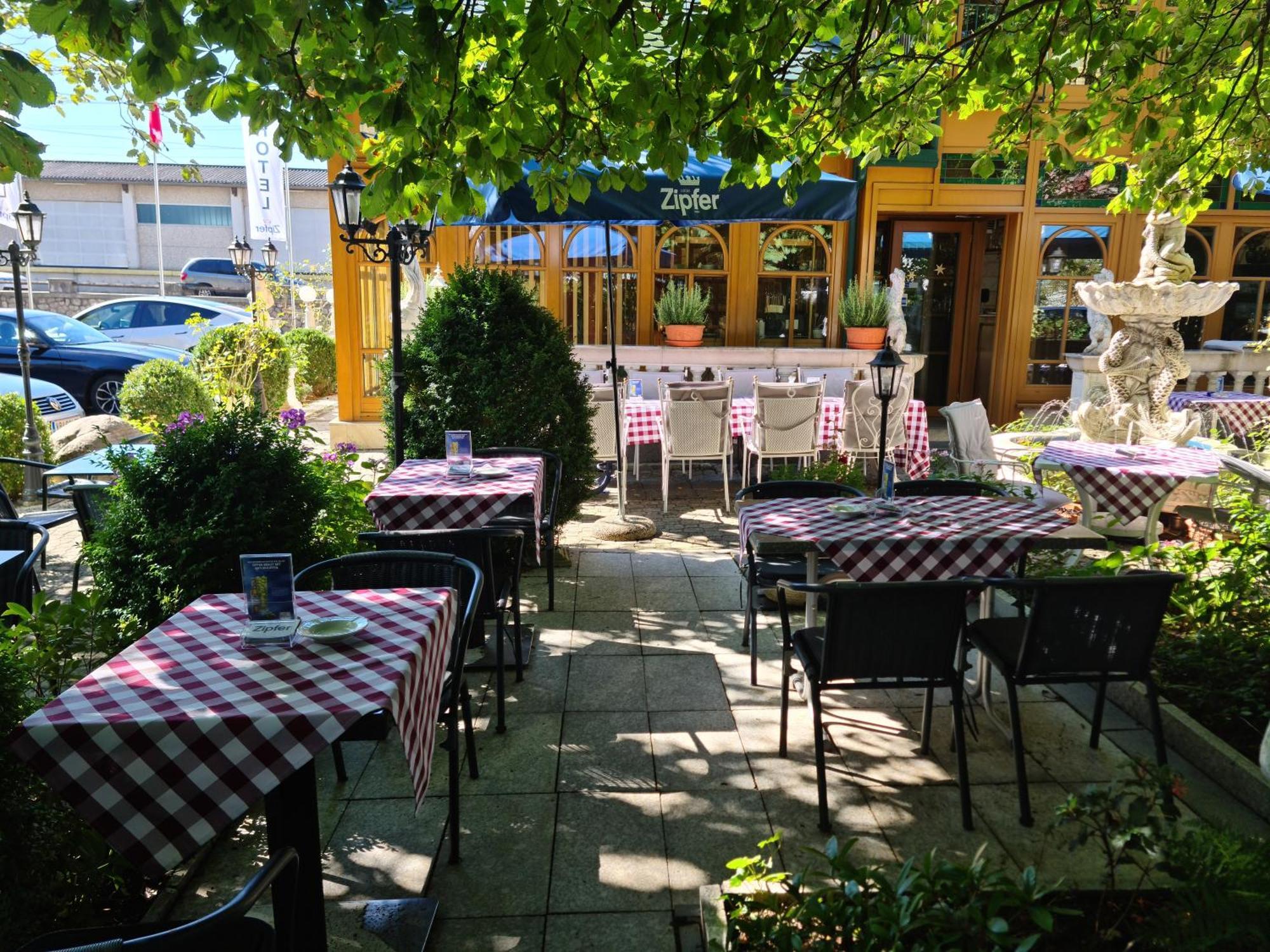 Höckner Plaza Hotel Attnang-Puchheim Exteriör bild